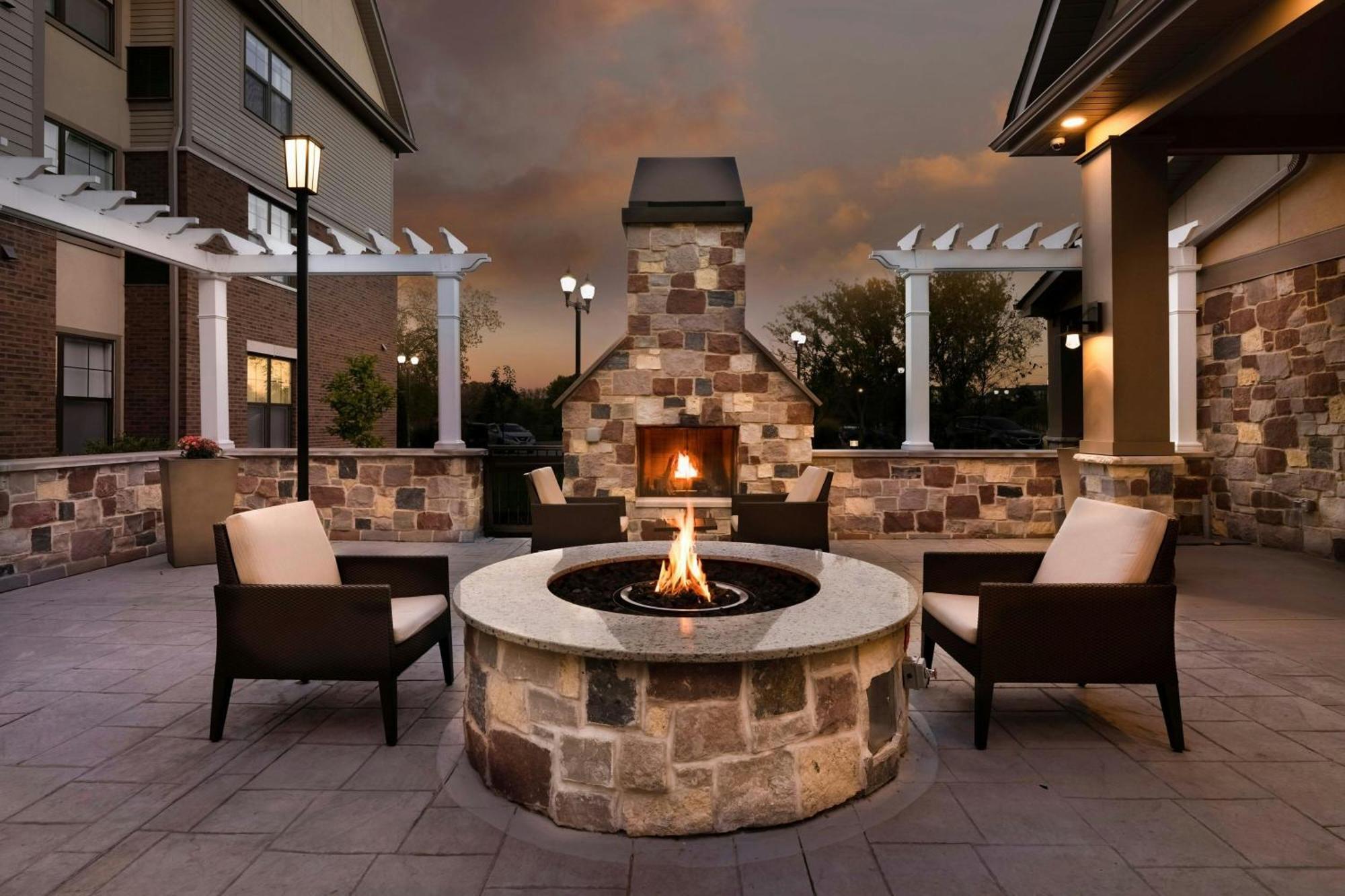 Residence Inn By Marriott Milwaukee Brookfield Exterior photo